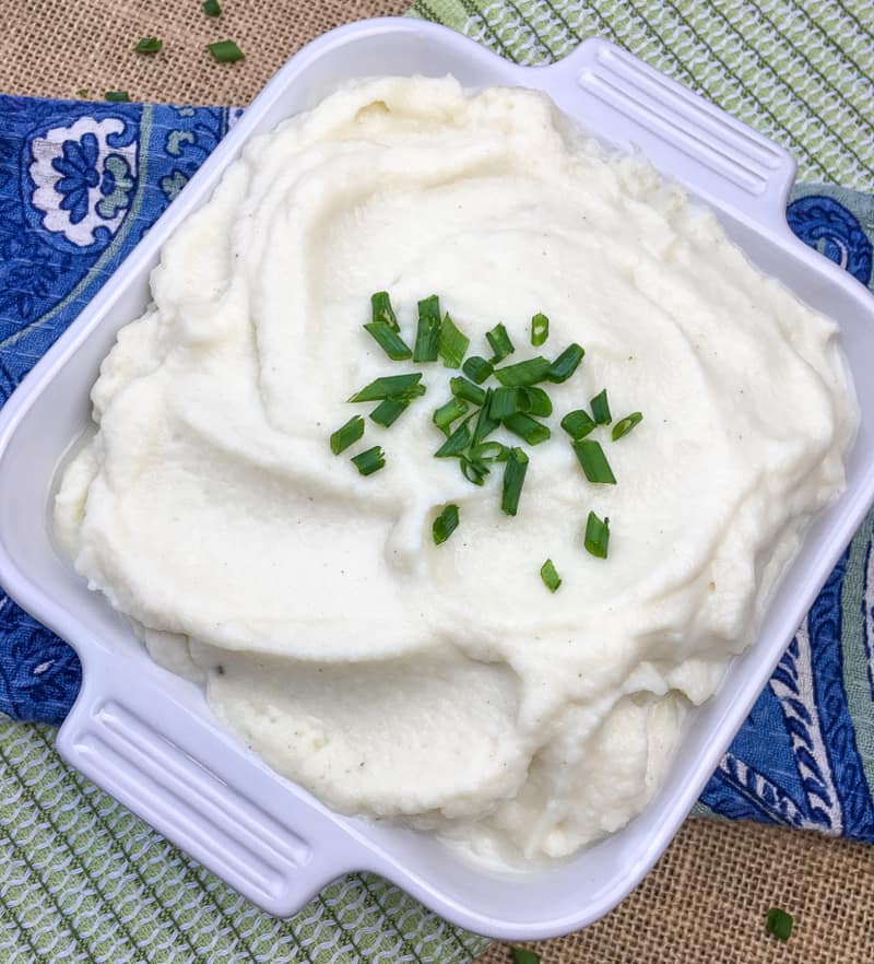 Cremiges Blumenkohl-Püree mit Knoblauch und Schnittlauch