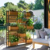 » Pflanzenregale mit Holzelementen als Deko für Balkon und Terrasse